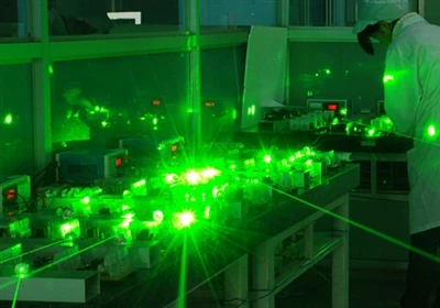 Devlopman Teknoloji ak jaden aplikasyon nan Semiconductor lazè